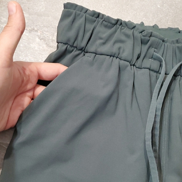 Lululemon Stretch High-Rise Pant 7/8 Length. 27" Inseam. Green. Size 2. - Picture 3 of 11